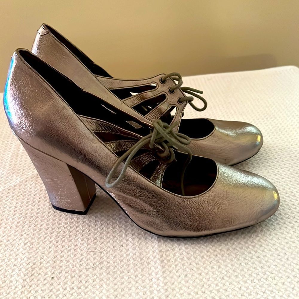 Anthropologie Seychelles Gold Mary Jane 8.5, like new! Mint. Not worn. Gorgeous!